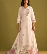 Women Floral Embroidered Thread Work Kurta with Trousers & With Dupatta