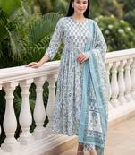 Women Floral Printed Empire Cotton Kurta with Trousers & With Dupatta