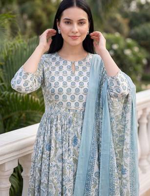 Women Floral Printed Empire Cotton Kurta with Trousers & With Dupatta 2