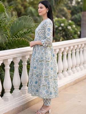 Women Floral Printed Empire Cotton Kurta with Trousers & With Dupatta 4