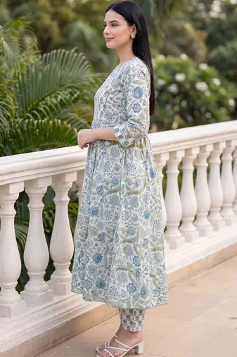 Women Floral Printed Empire Cotton Kurta with Trousers & With Dupatta