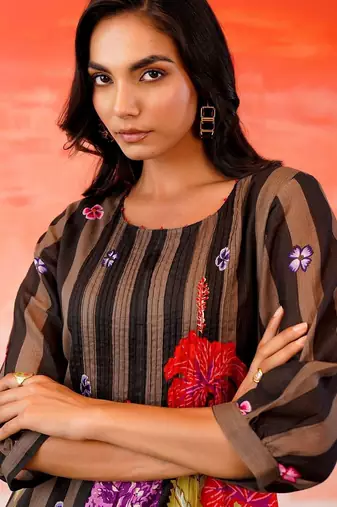 Women Floral Striped Thread Work Cotton Kurta with Trousers