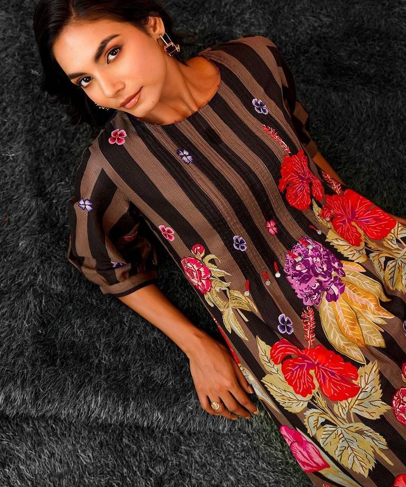 Women Floral Striped Thread Work Cotton Kurta with Trousers