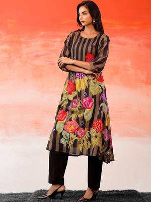 Women Floral Striped Thread Work Cotton Kurta with Trousers 1