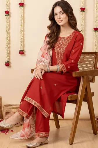 Women Floral Embroidered Thread Work Kurta with Trousers & With Dupatta