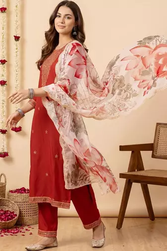 Women Floral Embroidered Thread Work Kurta with Trousers & With Dupatta