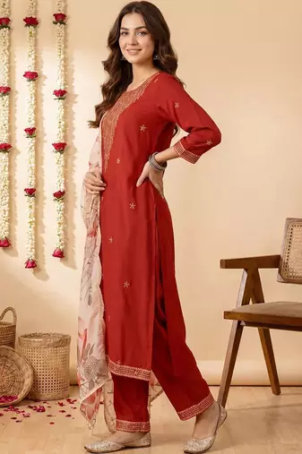 Women Floral Embroidered Thread Work Kurta with Trousers & With Dupatta