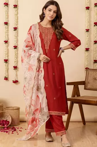 Women Floral Embroidered Thread Work Kurta with Trousers & With Dupatta