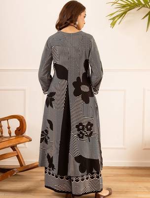 Women Printed Thread Work Kurta with Palazzos 4