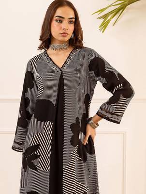 Women Printed Thread Work Kurta with Palazzos 5
