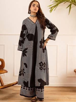 Women Printed Thread Work Kurta with Palazzos 6