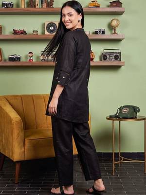 Women Ethnic Motifs Embroidered Thread Work Kurta with Trousers 4