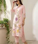 Women Floral Embroidered Thread Work Kurta with Trousers