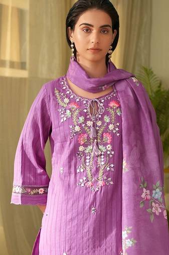 Women Floral Embroidered Thread Work Cotton Kurta with Trousers & With Dupatta