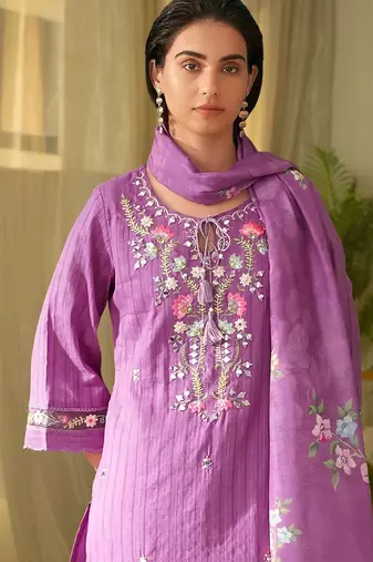 Women Floral Embroidered Thread Work Cotton Kurta with Trousers & With Dupatta