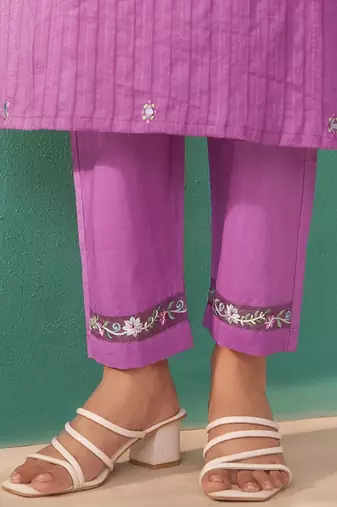 Women Floral Embroidered Thread Work Cotton Kurta with Trousers & With Dupatta