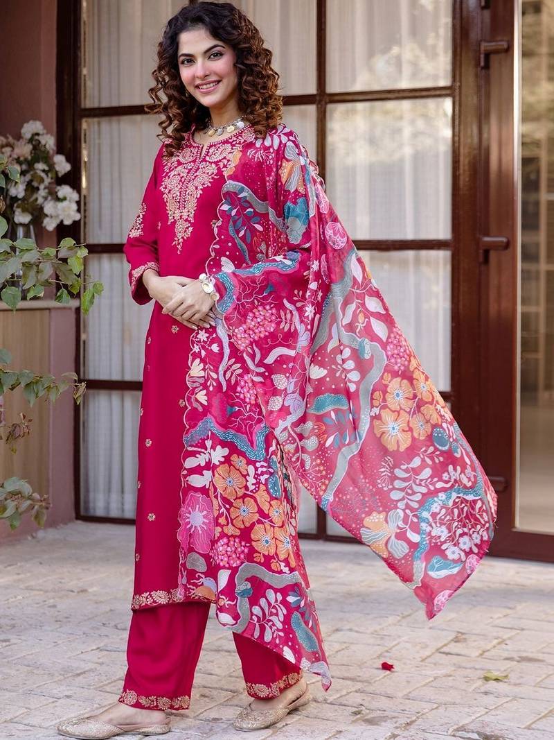 Women Floral Embroidered Thread Work Kurta with Trousers & With Dupatta