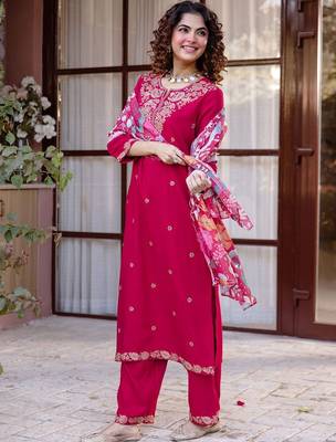 Women Floral Embroidered Thread Work Kurta with Trousers & With Dupatta 3