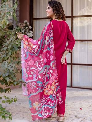 Women Floral Embroidered Thread Work Kurta with Trousers & With Dupatta 4