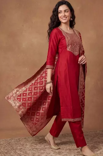 Women Ethnic Motifs Embroidered Kurta with Trousers & With Dupatta
