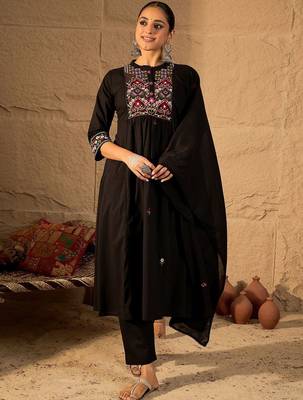 Women Ethnic Motifs Embroidered Thread Work Cotton Kurta Set & Dupatta 1