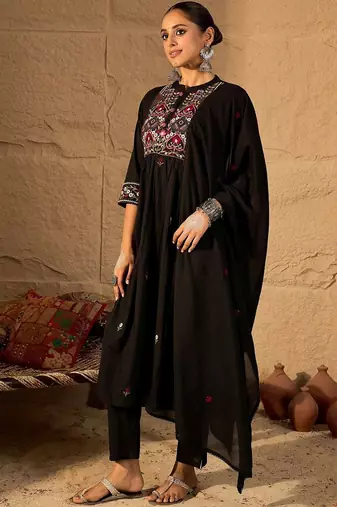 Women Ethnic Motifs Embroidered Thread Work Cotton Kurta Set & Dupatta