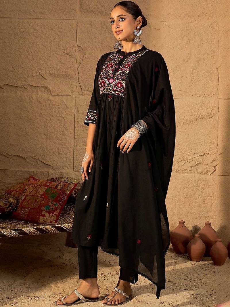 Women Ethnic Motifs Embroidered Thread Work Cotton Kurta Set & Dupatta