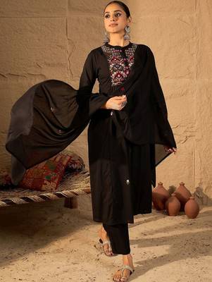Women Ethnic Motifs Embroidered Thread Work Cotton Kurta Set & Dupatta 5