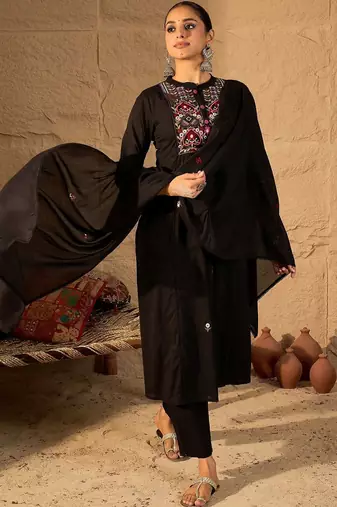 Women Ethnic Motifs Embroidered Thread Work Cotton Kurta Set & Dupatta