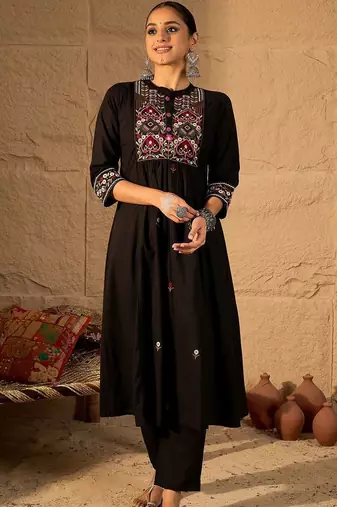 Women Ethnic Motifs Embroidered Thread Work Cotton Kurta Set & Dupatta