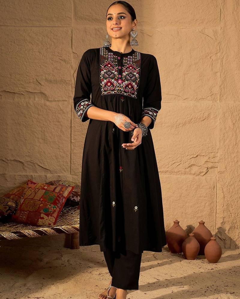 Women Ethnic Motifs Embroidered Thread Work Cotton Kurta Set & Dupatta