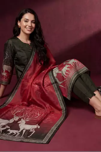 Women Ethnic Motifs Printed Kurta with Trousers & With Dupatta