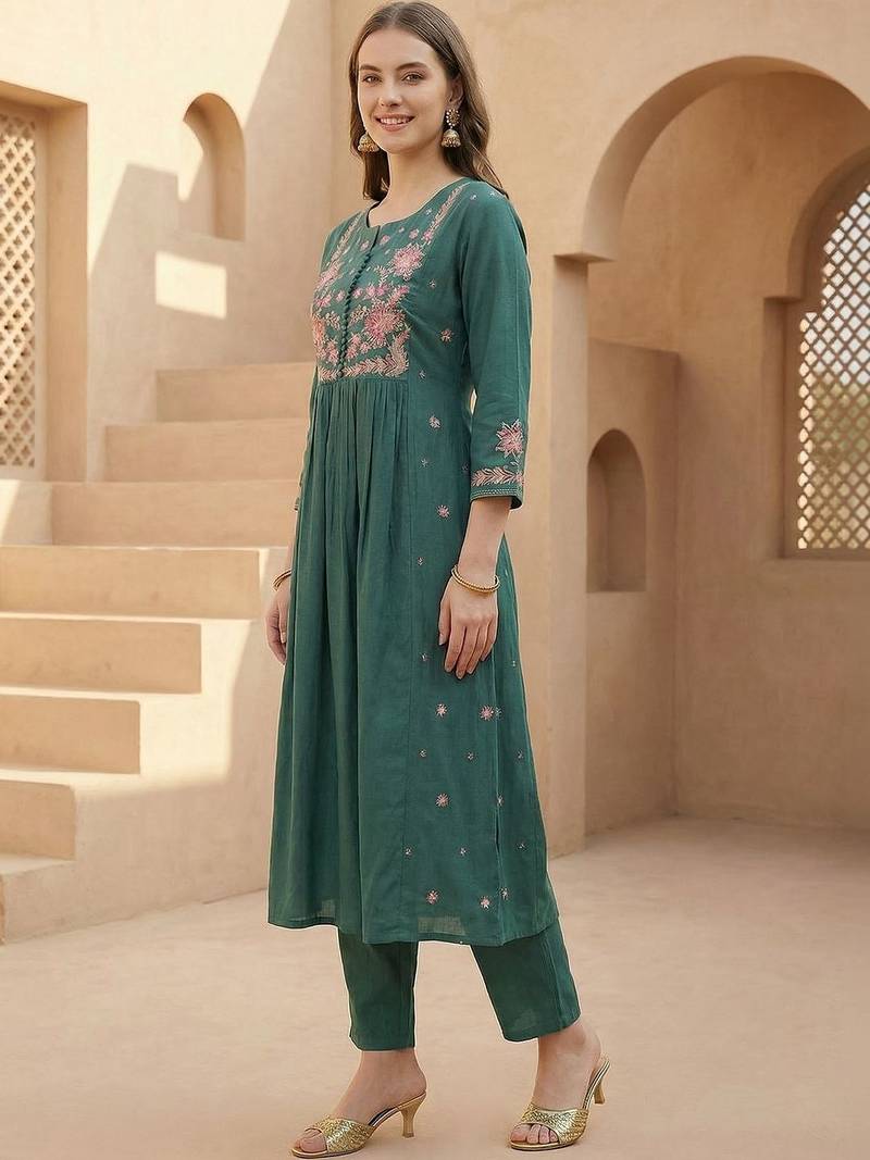 Women Floral Embroidered Empire Thread Work Kurta with Trousers