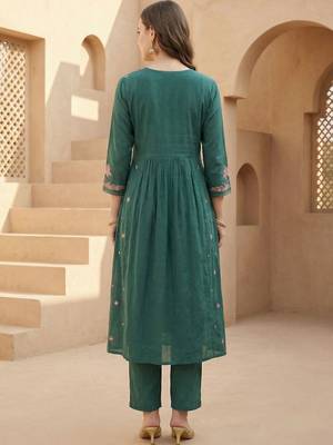 Women Floral Embroidered Empire Thread Work Kurta with Trousers 3