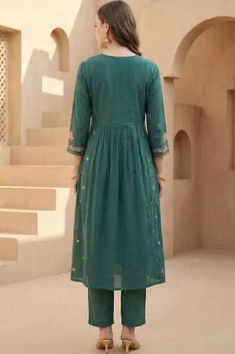 Women Floral Embroidered Empire Thread Work Kurta with Trousers