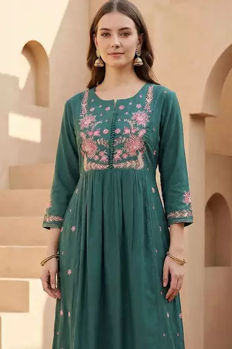 Women Floral Embroidered Empire Thread Work Kurta with Trousers