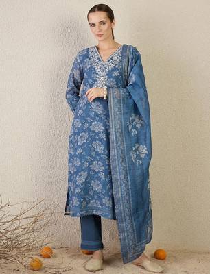 Women Floral Printed Thread Work Linen Kurta with Trousers & With Dupatta 1