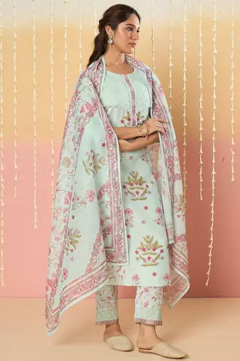 Women Floral Printed Kurta with Trousers & Dupatta