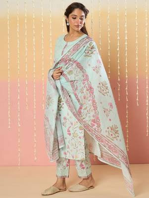 Women Floral Printed Kurta with Trousers & Dupatta 5