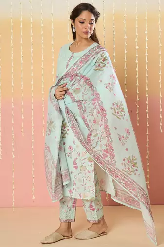 Women Floral Printed Kurta with Trousers & Dupatta