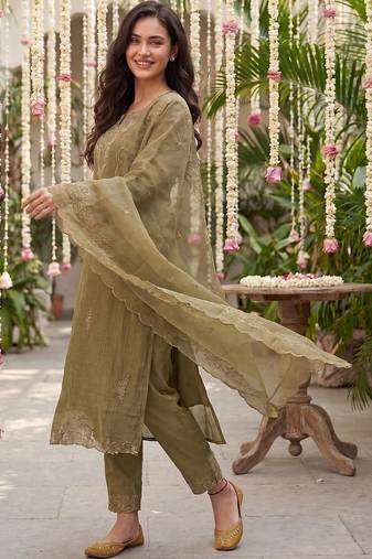 Women Ethnic Motifs Embroidered Thread Work Kurta with Trousers & With Dupatta