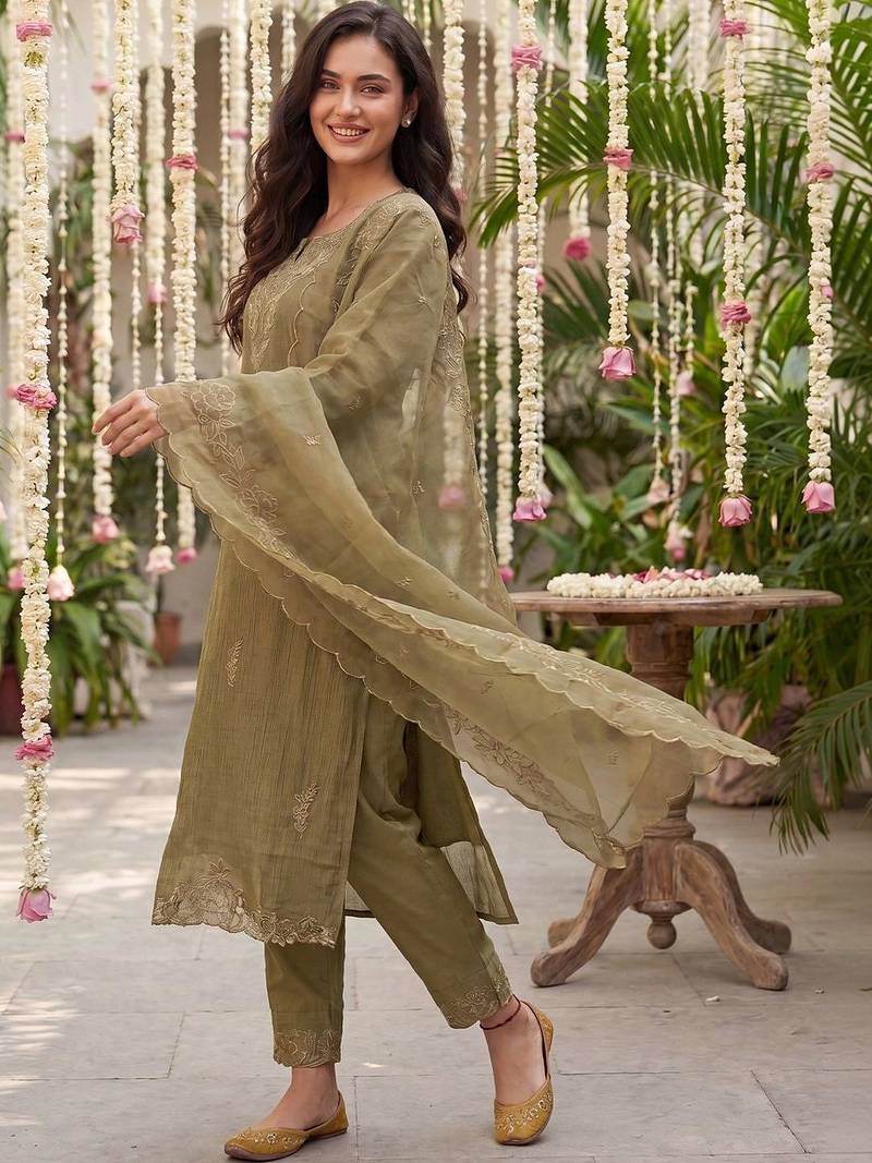 Women Ethnic Motifs Embroidered Thread Work Kurta with Trousers & With Dupatta
