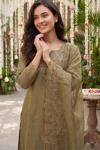 Women Ethnic Motifs Embroidered Thread Work Kurta with Trousers & With Dupatta