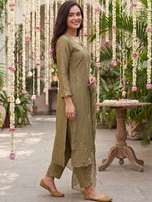 Women Ethnic Motifs Embroidered Thread Work Kurta with Trousers & With Dupatta 3