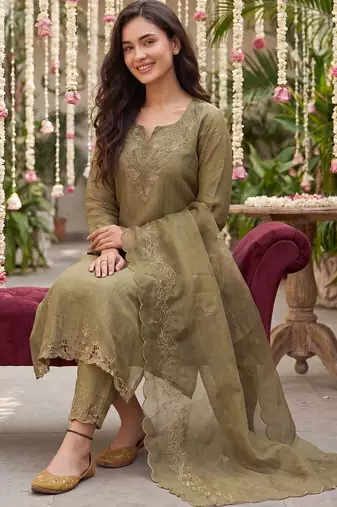 Women Ethnic Motifs Embroidered Thread Work Kurta with Trousers & With Dupatta