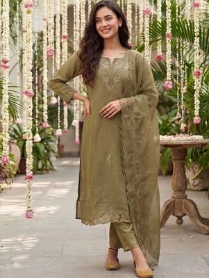 Women Ethnic Motifs Embroidered Thread Work Kurta with Trousers & With Dupatta 6