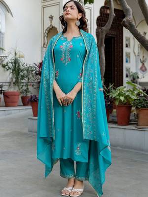 Women Floral Embroidered Thread Work Kurta with Trousers & With Dupatta 1