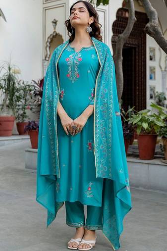 Women Floral Embroidered Thread Work Kurta with Trousers & With Dupatta