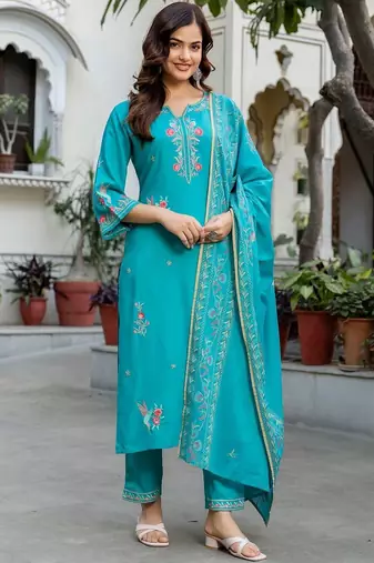 Women Floral Embroidered Thread Work Kurta with Trousers & With Dupatta