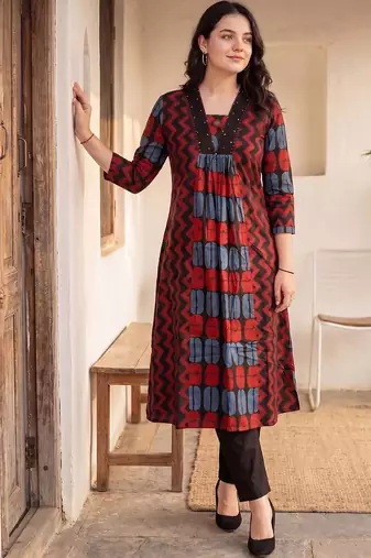 Women Ethnic Motifs Printed Cotton Kurta with Trousers